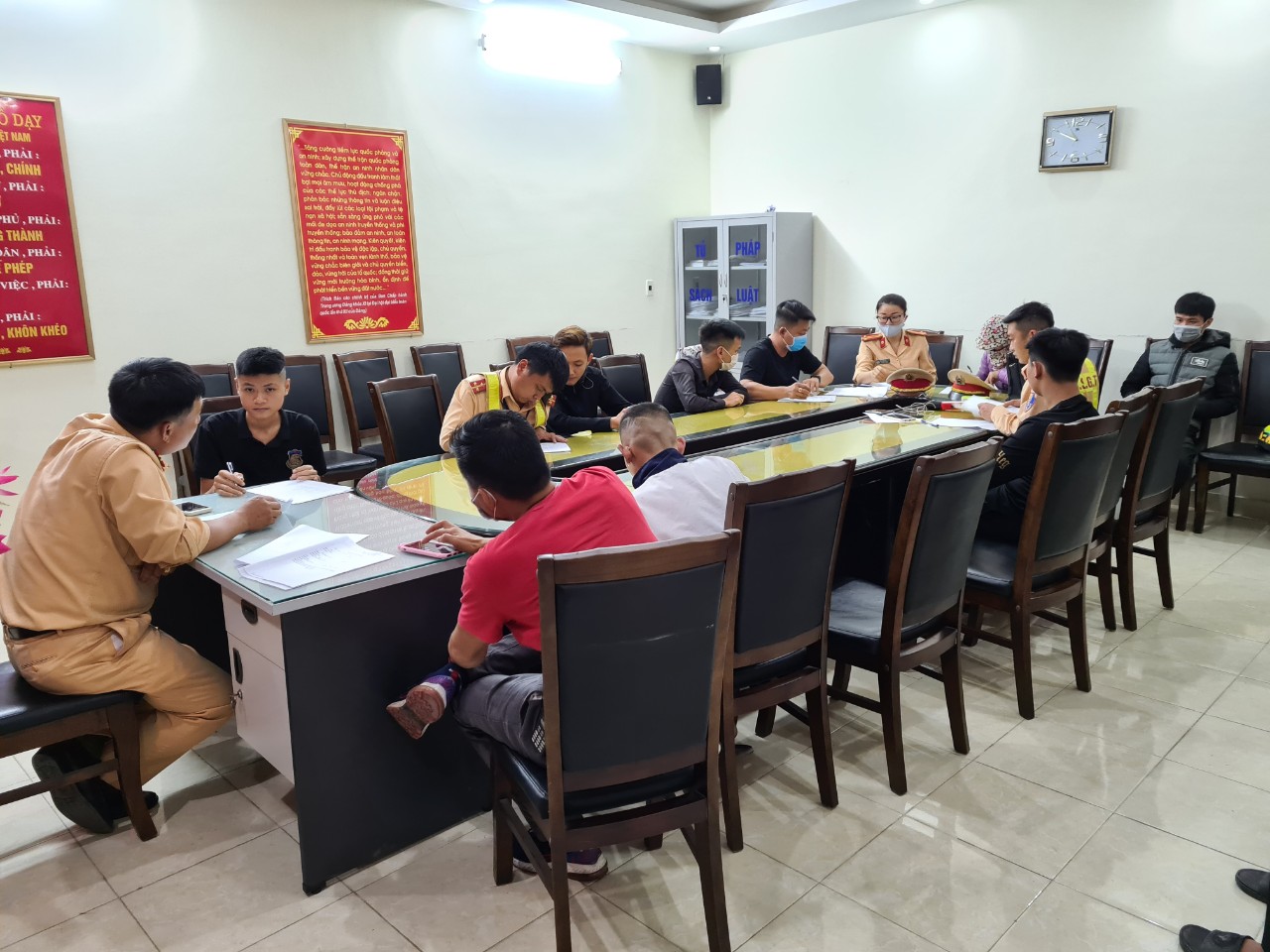 Đội CSGT số 2 bắt 05 trường hợp lạng lách đánh võng